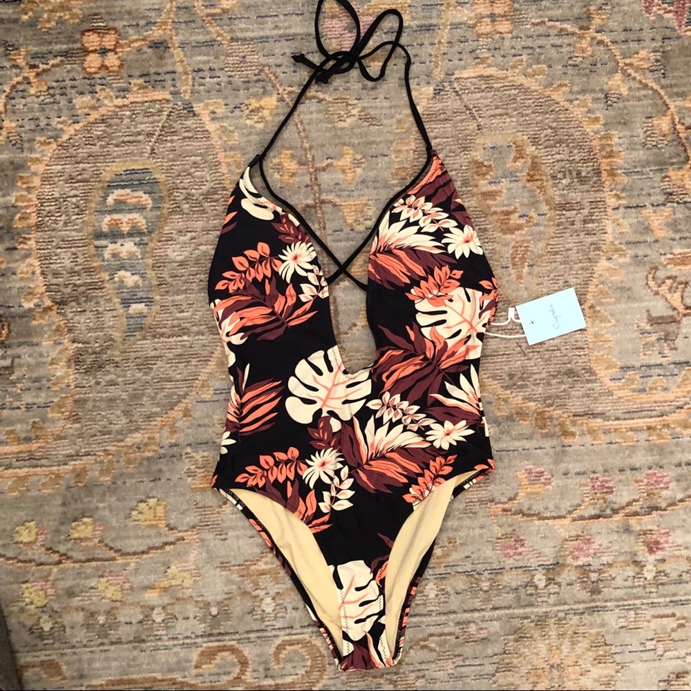 NWT. CUPSHE Deep V One Piece